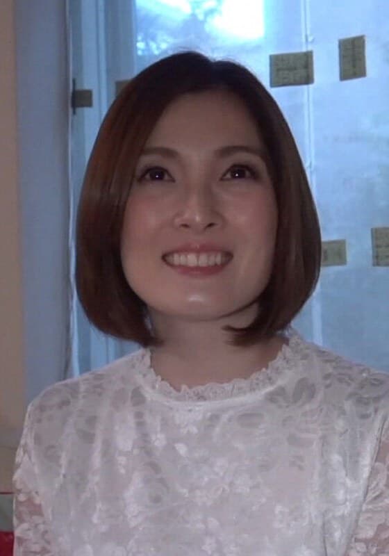 街で声を掛けた奥様の自宅でアンケートに答えていただくことに…説得と謝礼金で下着ショーから電マやおもちゃ責めで淫乱モード発動！本能丸出しで快楽を求める清楚系奥様に中出しSEX！