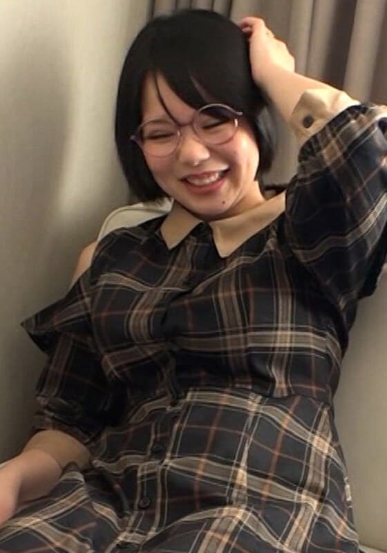 高身長がコンプレックスと言う上京したての巨乳若妻さんをナンパしてホテルで即ハメSEX！