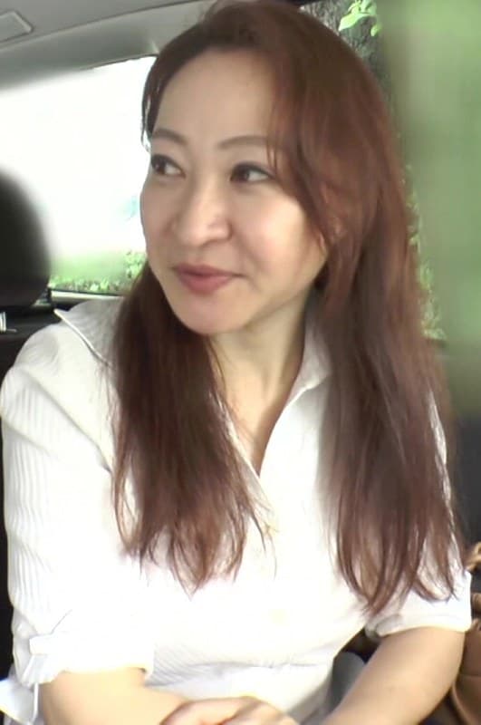 人妻の剛毛マ〇コに激しくピストン！